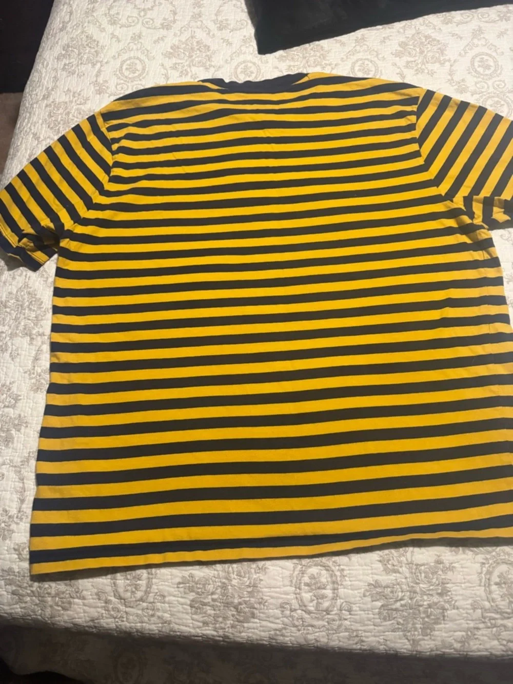 Men’s Guess Originals Yellow & Black Stripe Tee. Size L/G. Excellent condition. - Picture 2 of 3